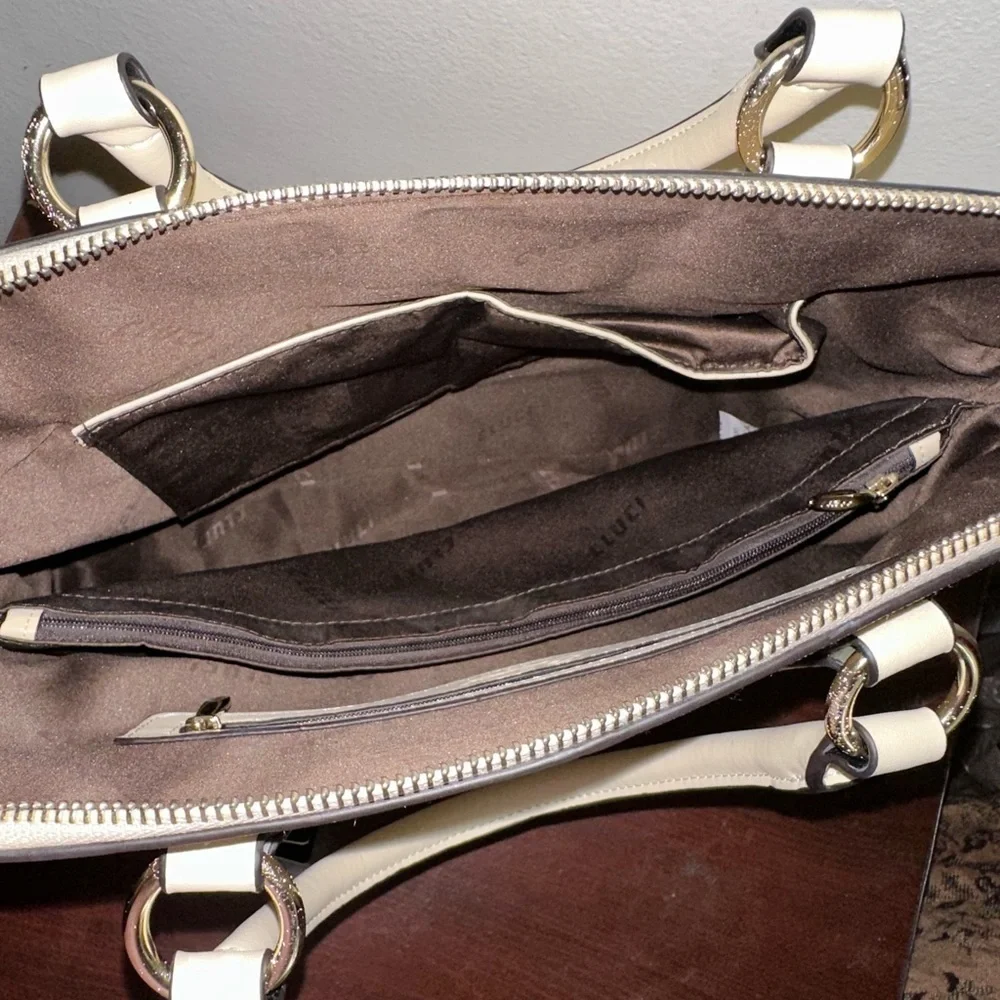 Cluci women shoulder